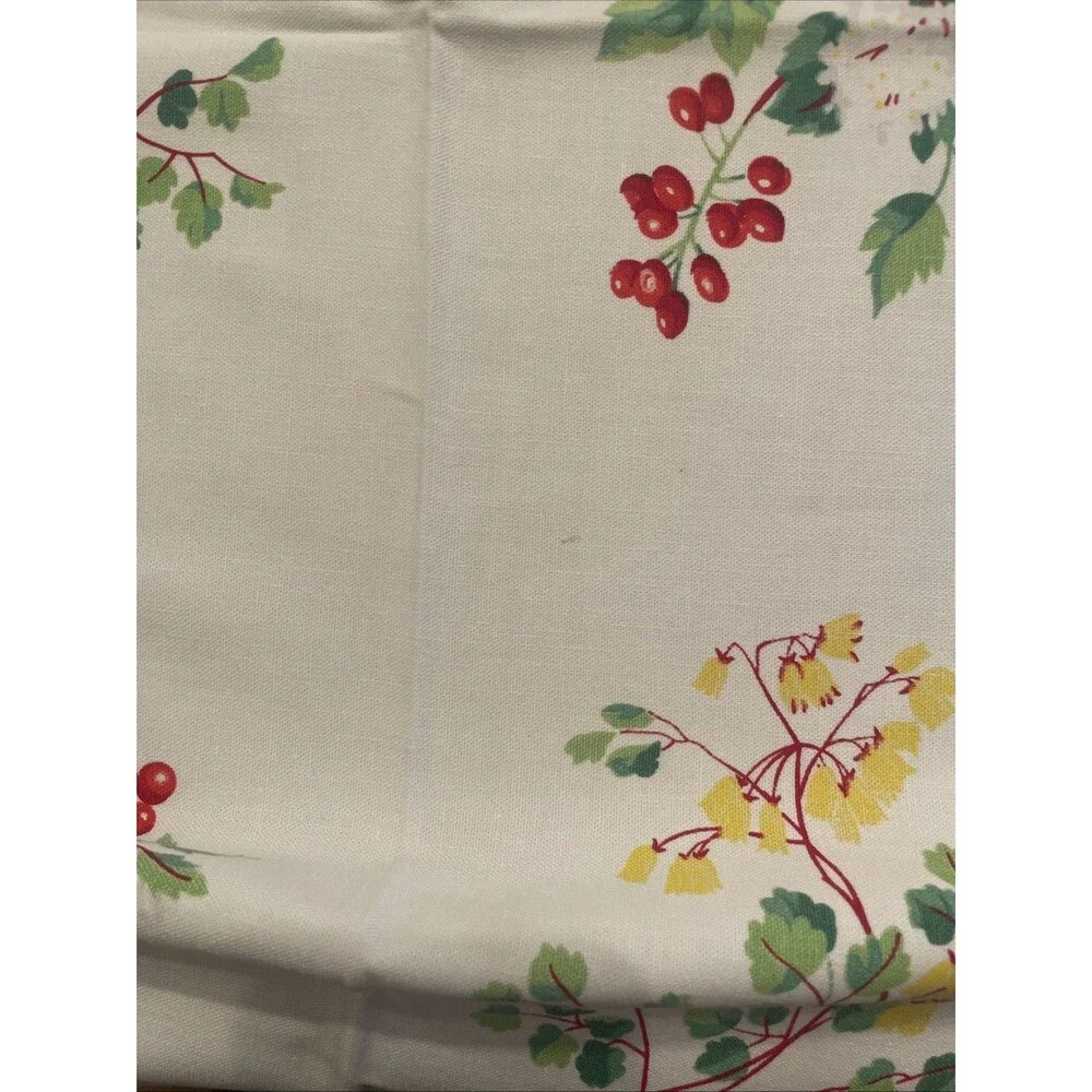 Vintage ‘50s Wilendur Tablecloth White & Yellow Flowers Red Berries Print 64x54”